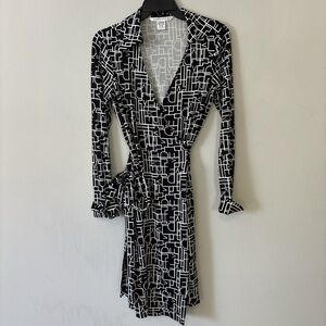 Diane von Furstenberg Jeanne 100% Silk Jersey Wrap Dress Black Monogram Logo 8